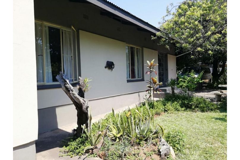 Elephant Walk Guesthouse and Back Packers Guest house, Phalaborwa - imaginea 6