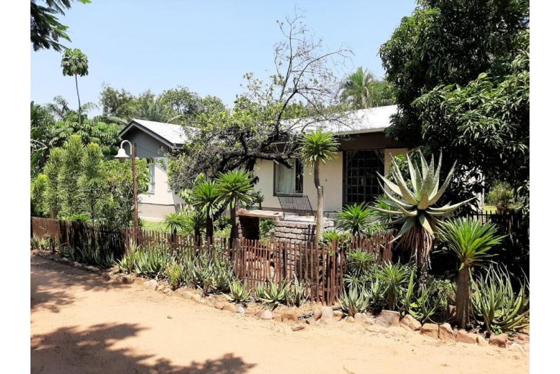 Elephant Walk Guesthouse and Back Packers Guest house, Phalaborwa - imaginea 11