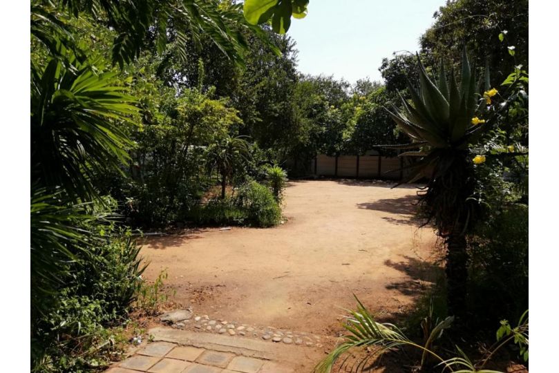 Elephant Walk Guesthouse and Back Packers Guest house, Phalaborwa - imaginea 9