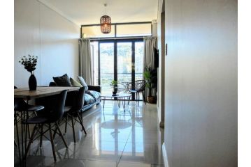 Elgene's Getaway Waterfront Views + Terrace Apartment, Cape Town - 2