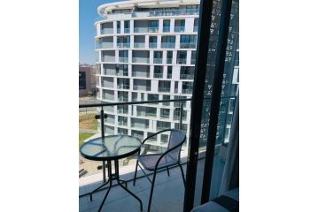 Ellipse Luxury High Rise Apartment, Midrand - 4
