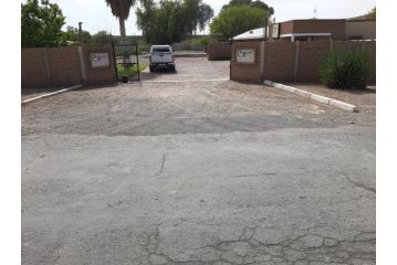 En Route Apartment, Beaufort West - 1