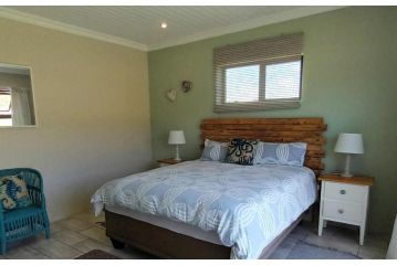 En-suite, private room, free WIFI in Plett Guest house, Plettenberg Bay - 2