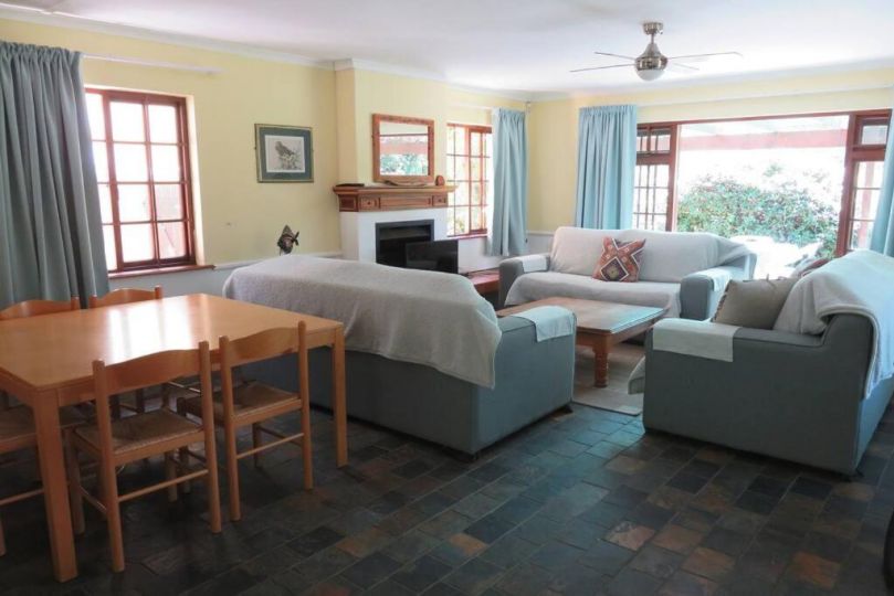 Entire 4 B/R family holiday home, 8 mins 2 Beach, Plettenberg Bay Guest house, Plettenberg Bay - imaginea 16