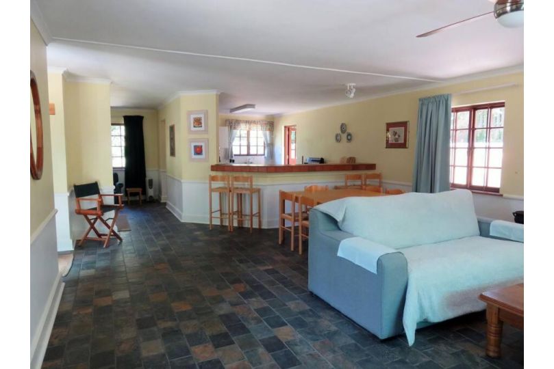 Entire 4 B/R family holiday home, 8 mins 2 Beach, Plettenberg Bay Guest house, Plettenberg Bay - imaginea 14