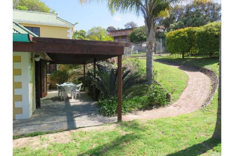 Entire 4 B/R family holiday home, 8 mins 2 Beach, Plettenberg Bay Guest house, Plettenberg Bay - imaginea 7
