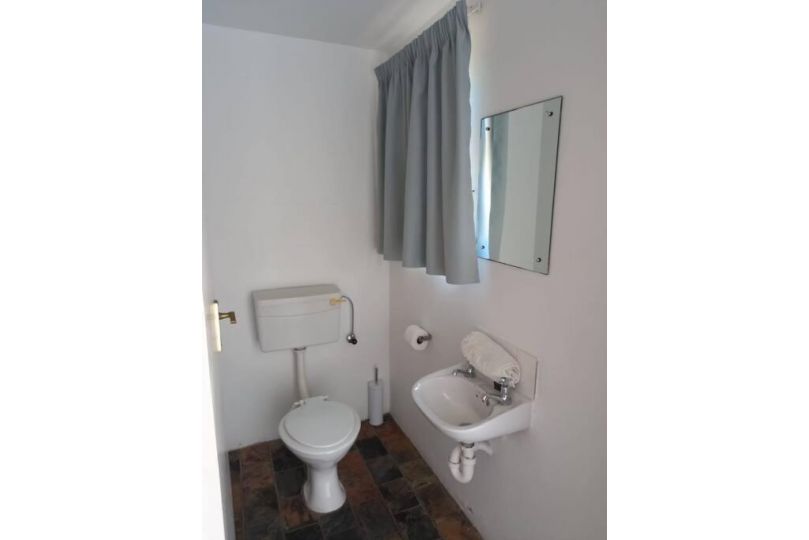 Entire 4 B/R family holiday home, 8 mins 2 Beach, Plettenberg Bay Guest house, Plettenberg Bay - imaginea 4