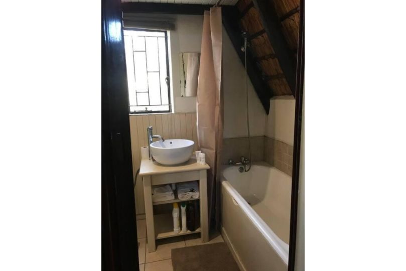 Entire Eco Home, Magaliesburg Apartment, Buffelspoort - imaginea 18