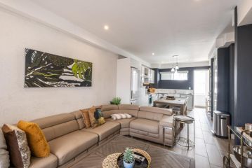 Entire luxury 2 bedroom en-suite apartment at Regency Apartment, Pretoria - 5