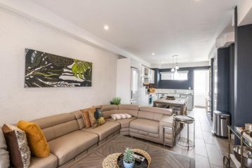 Entire luxury 2 bedroom en-suite apartment at Regency Apartment, Pretoria - 1