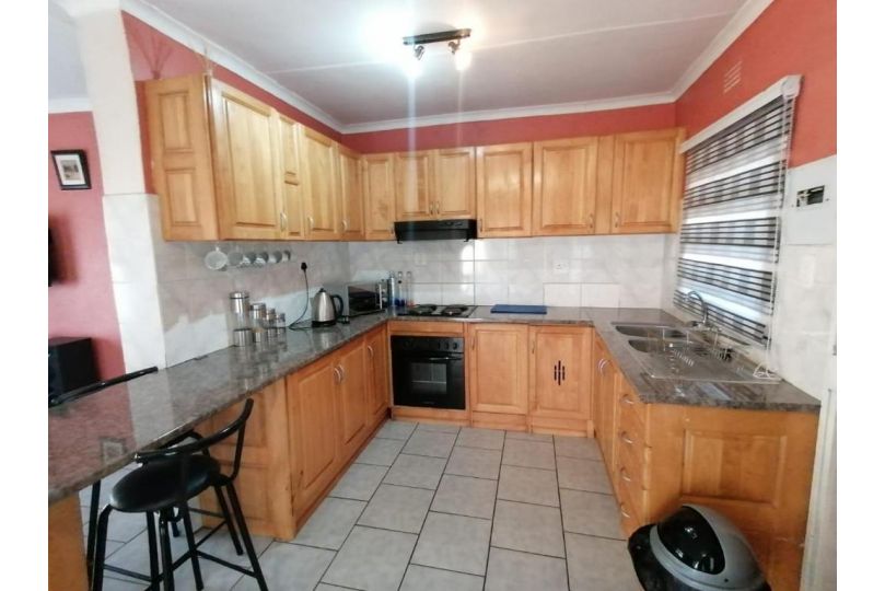 Erythrina Cottages Guest house, Barberton - imaginea 12