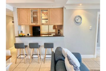 Escape to an Oceanview Vacation Home in Umdloti Beach Apartment, Umdloti - 5