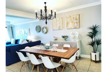 Escape to an Oceanview Vacation Home in Umdloti Beach Apartment, Umdloti - 1