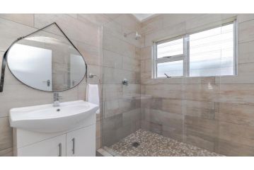 Escape to Oceanbreaks Apartment, Umdloti - 4