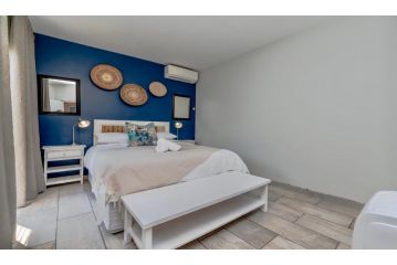 Escape to Oceanbreaks Apartment, Umdloti - 1