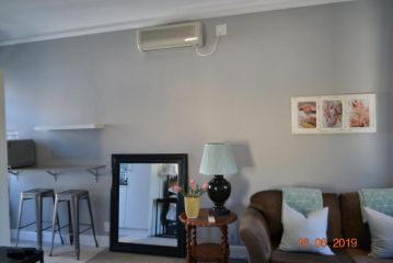 Esme Road Apartment, Cape Town - 1