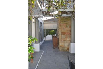 Esme Road Apartment, Cape Town - 4