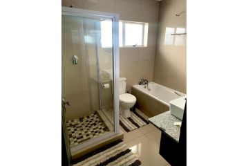 Estee House Apartment, Newcastle - 5