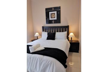 Point Village Accommodation - Estoril Villa 4 Apartment, Mossel Bay - 3