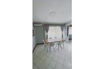 Everly4 Guest Apartment, Durban - 4