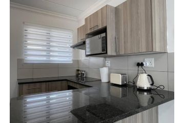 Exclusive 1 Bedroom Apartment with uncapped Wi-fi Apartment, Sandton - 3
