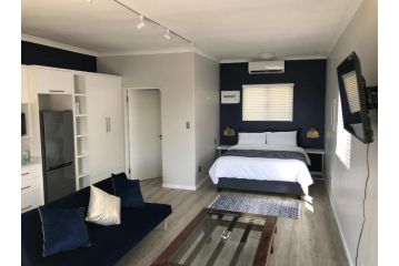 Exclusive Beachfront Apartment with sea views Apartment, Umdloti - 4