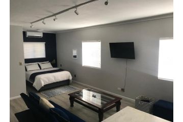 Exclusive Beachfront Apartment with sea views Apartment, Umdloti - 3