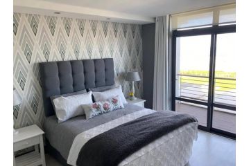 Executive 2 Bedroom Apartment - On the Beach Apartment, Cape Town - 1