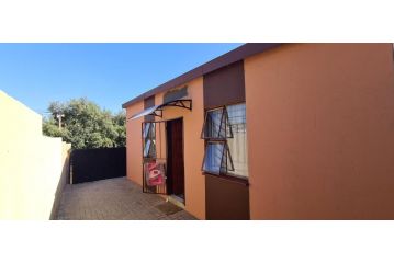 Ext4 Guest house Hotel, Roodepoort - 1