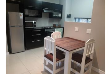 Field's Rest: The Apartment, Port Elizabeth - 3
