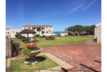 First floor unit with views galore Apartment, Hermanus - 4