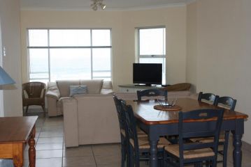 First floor unit with views galore Apartment, Hermanus - 2