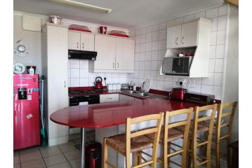 Fish Hoek Beach Apartment, Cape Town - 3