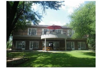 Fishing & family destination: Ski-inn River house. Guest house, Balkfontein - 2