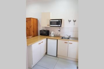 Flamebreeze Corner @ Supertubes Jeffreys Bay Apartment, Jeffreys Bay - 1