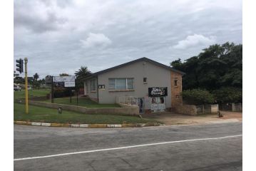 FlipFlops and TreeTops Guest house, Jeffreys Bay - 1