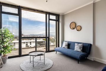 Four Seasons City Apartment - City Views-Netflix-Parking-Gym + Pool Apartment, Cape Town - 1