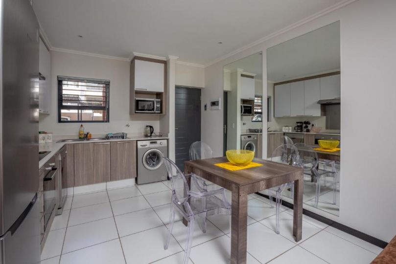 Fourways Self catering. Warm, cozy with Wifi & Garden Apartment, Johannesburg - imaginea 17