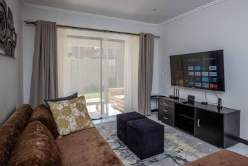 Fourways Self catering. Warm, cozy with Wifi & Garden Apartment, Johannesburg - 3