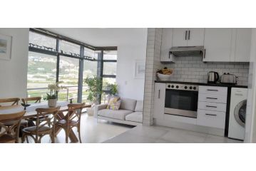 Holiday Apartment and Work Remotely, 2min from the Beach, Hout Bay Apartment, Cape Town - 4
