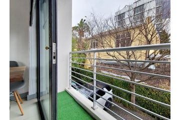 Fully Equipped 2 Bedroom in Green Point Apartment, Cape Town - 5