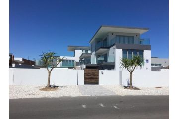 Gansbaai Palace Guest house, Gansbaai - 1