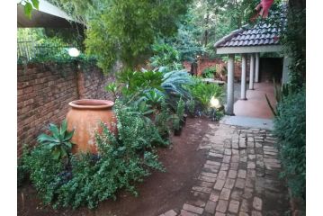 Harties Garden Home - 16 Sleeper Hartbeespoort Dam Guest house, Hartbeespoort - 3