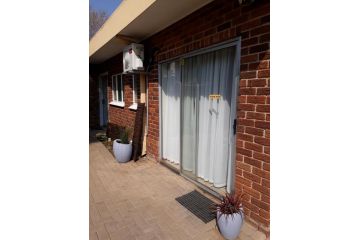 Gastehuis 17 Guest house, Bloemfontein - 3