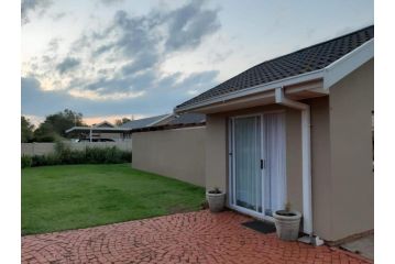 Gathering Guesthouse - Aloe room Apartment, Bloemfontein - 5