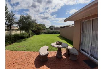 Gathering Guesthouse - Aloe room Apartment, Bloemfontein - 1