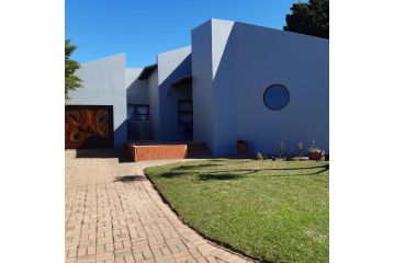 Genie's Nest JBay Flat 1 Apartment, Jeffreys Bay - 1