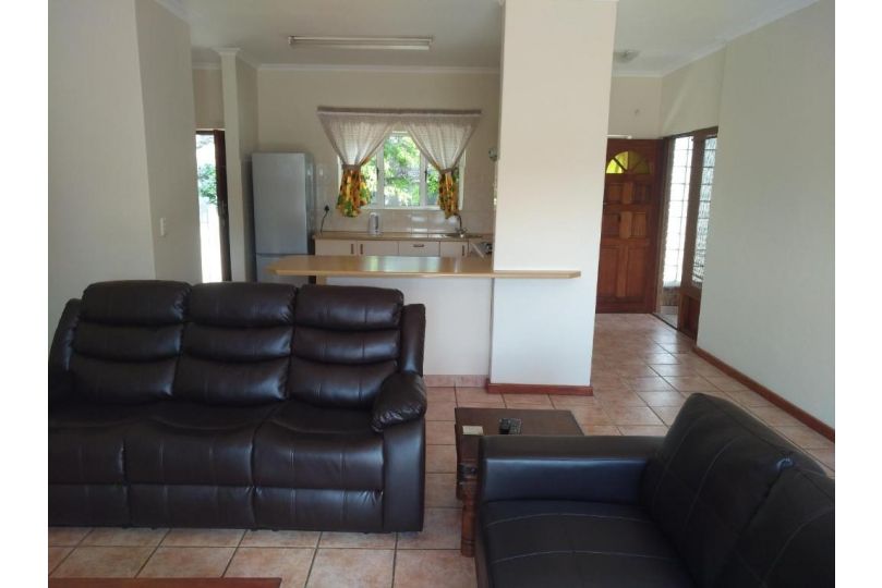 Getaway Self-Catering Tyger Valley Apartment, Durbanville - imaginea 11