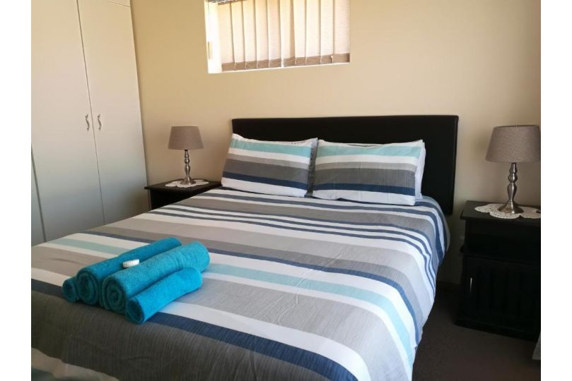 Getaway Self-Catering Tyger Valley Apartment, Durbanville - imaginea 6