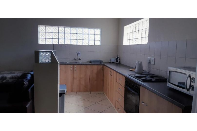 Getaway Self-Catering Tyger Valley Apartment, Durbanville - imaginea 3